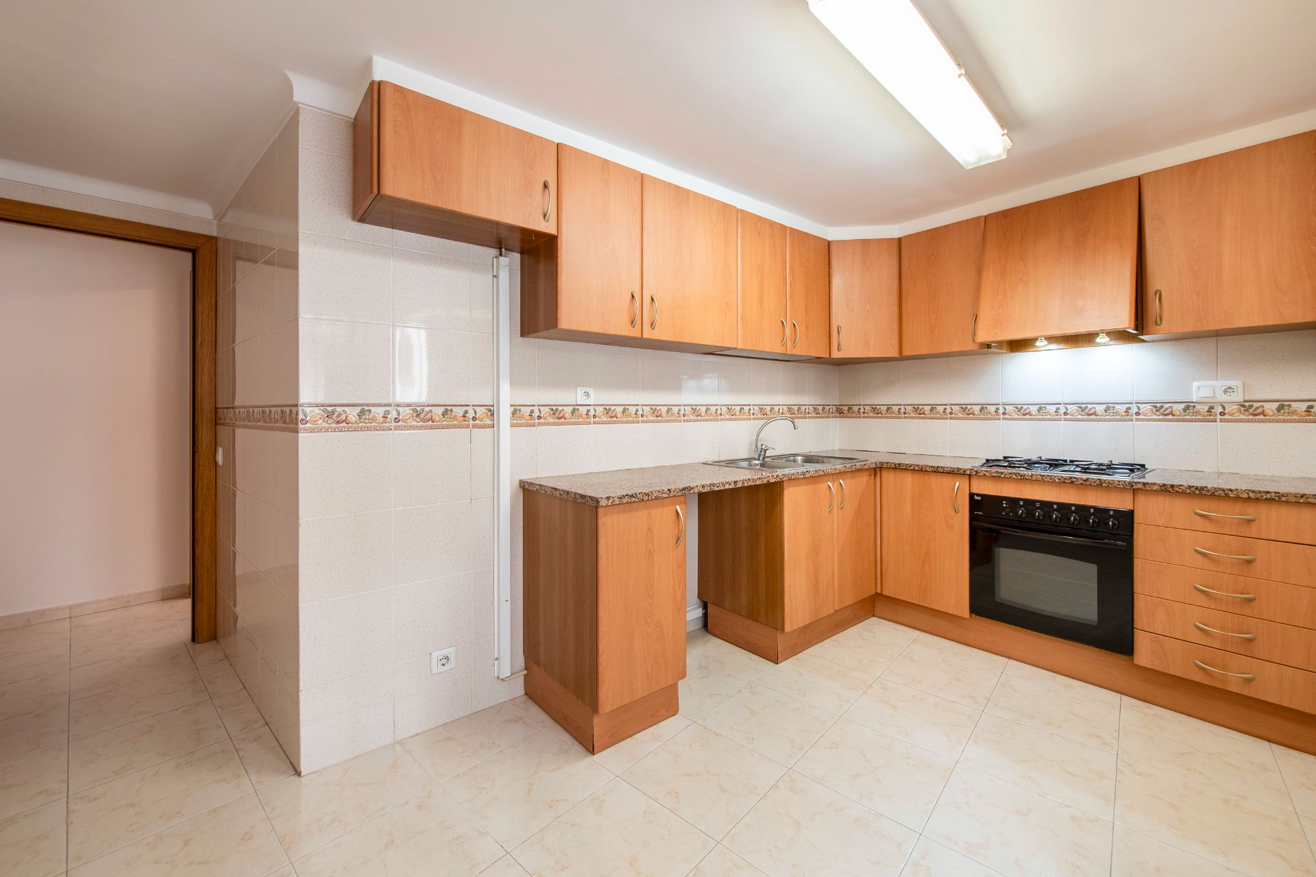 Kitchen of Flat for sale in Banyoles  with Heating, Terrace and Oven