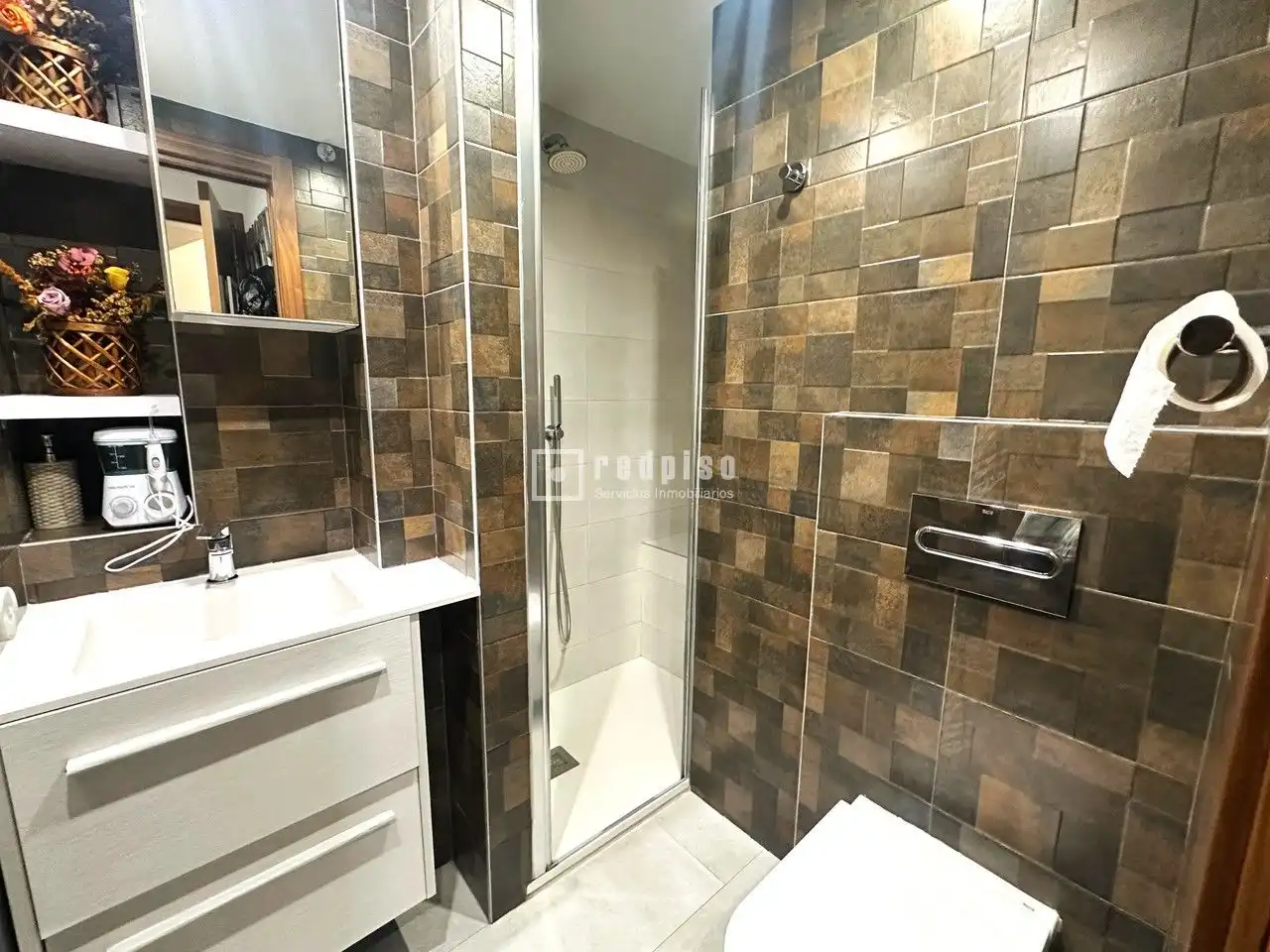 Bathroom of Flat for sale in Madrid