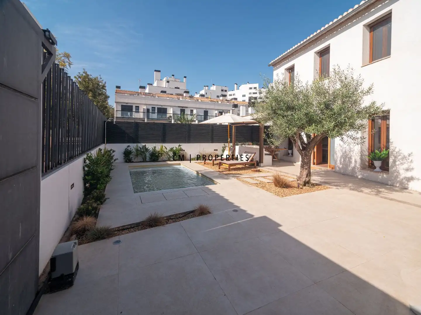 Terrasse von Einfamilien-Reihenhaus zur Miete in  Valencia Capital mit Klimaanlage, Heizung und Parkett