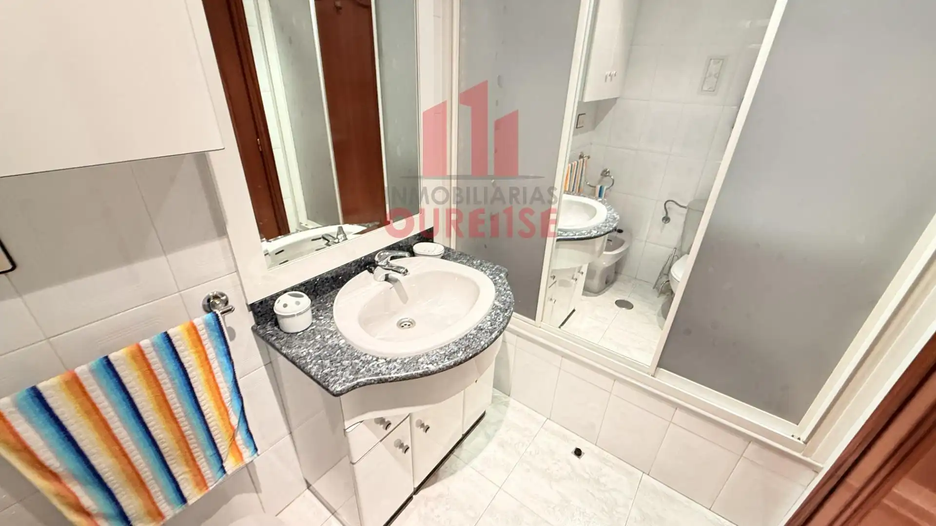 Bathroom of Flat for rent in Ourense Capital   with Furnished