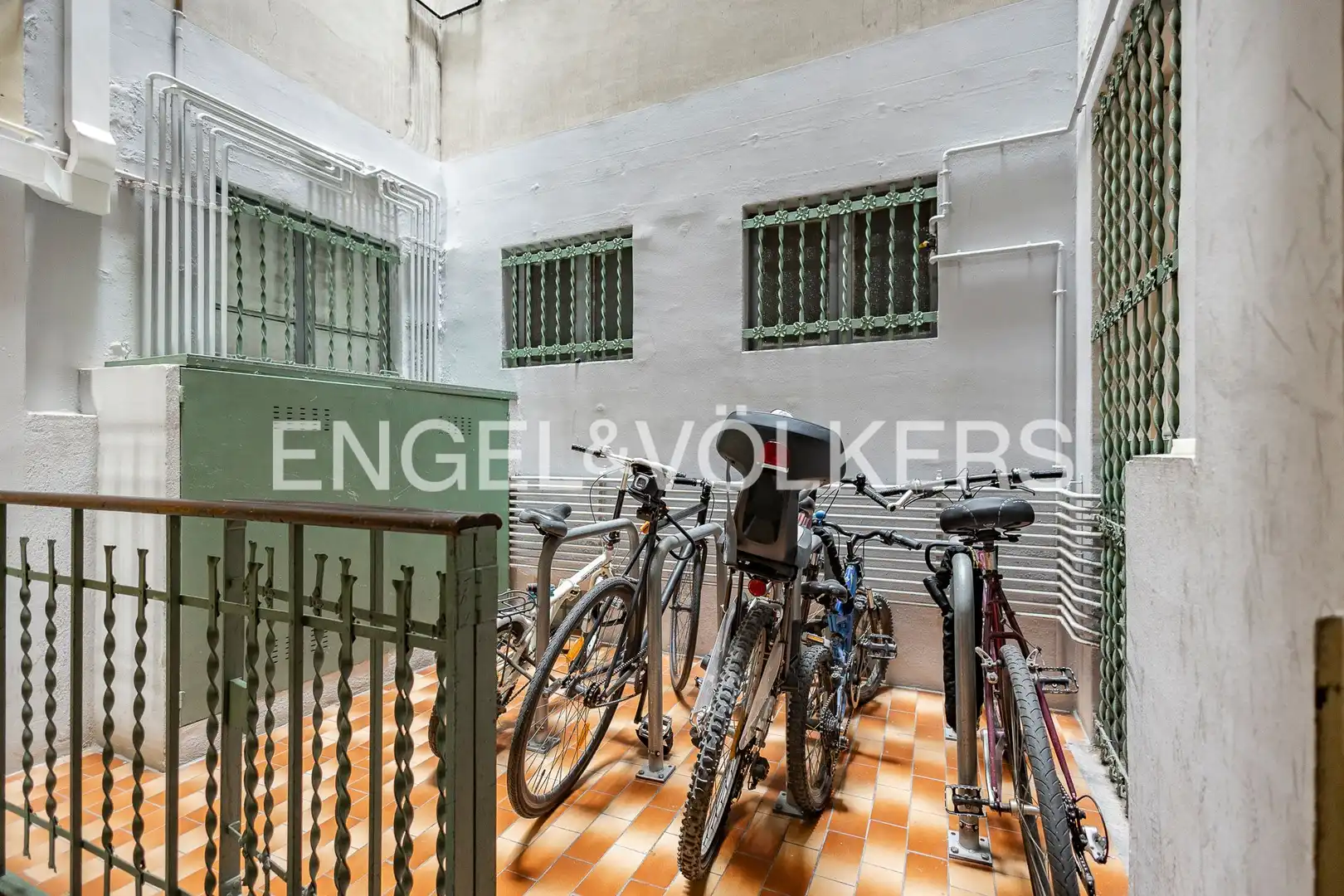 Wohnung zum Verkauf in Barcelona mit Klimaanlage, Heizung und Terrasse