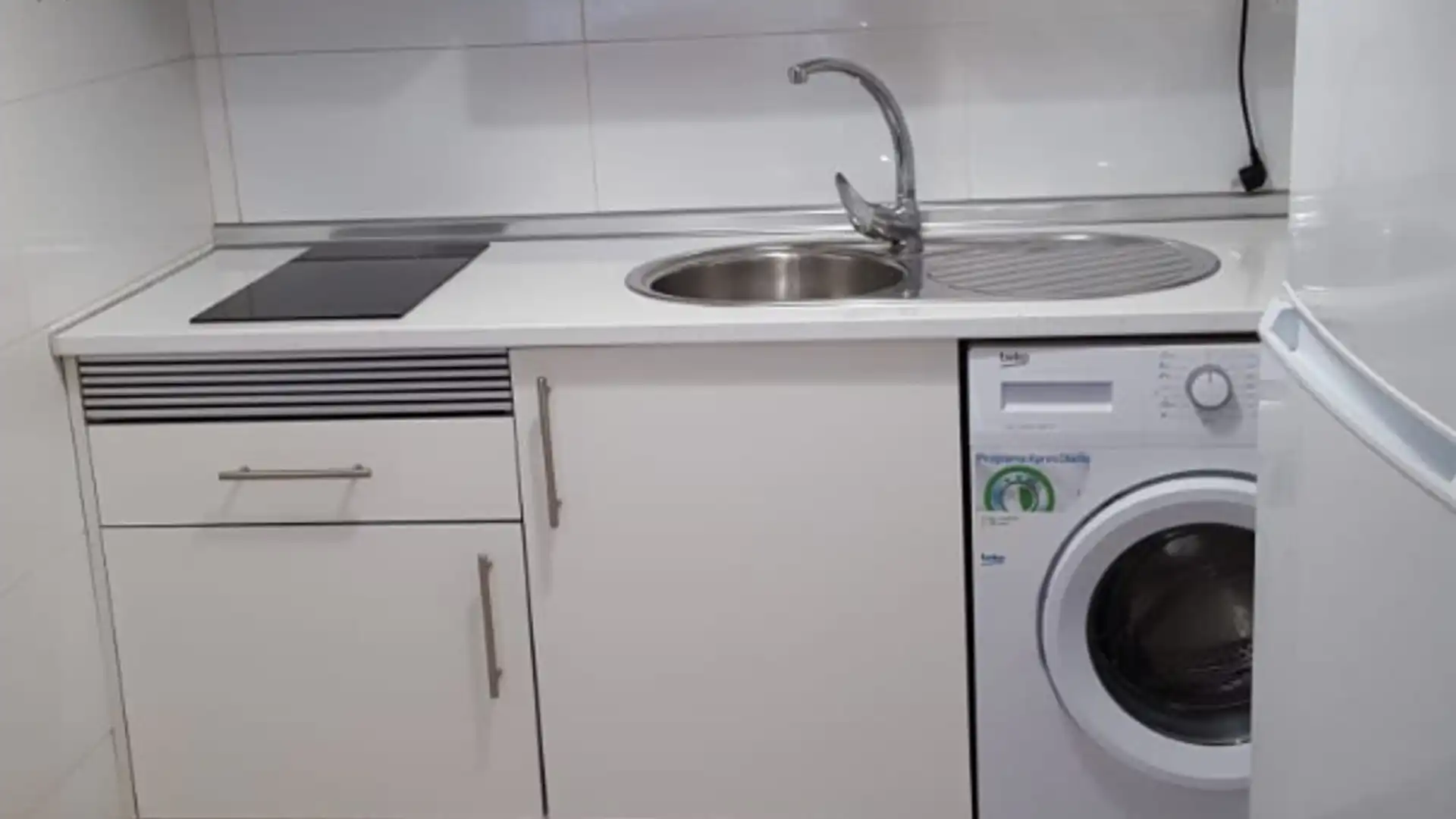 Cocina de Estudio de alquiler en  Madrid Capital con Amueblado