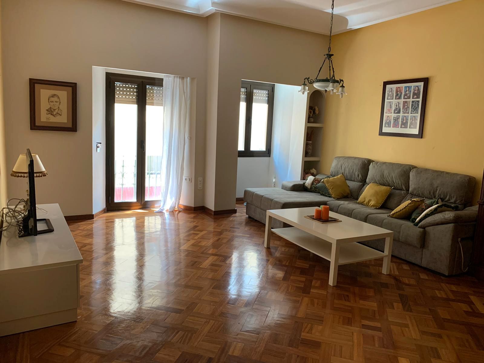 Living room of Flat to rent in Plasencia  with Air Conditioner, Heating and Furnished