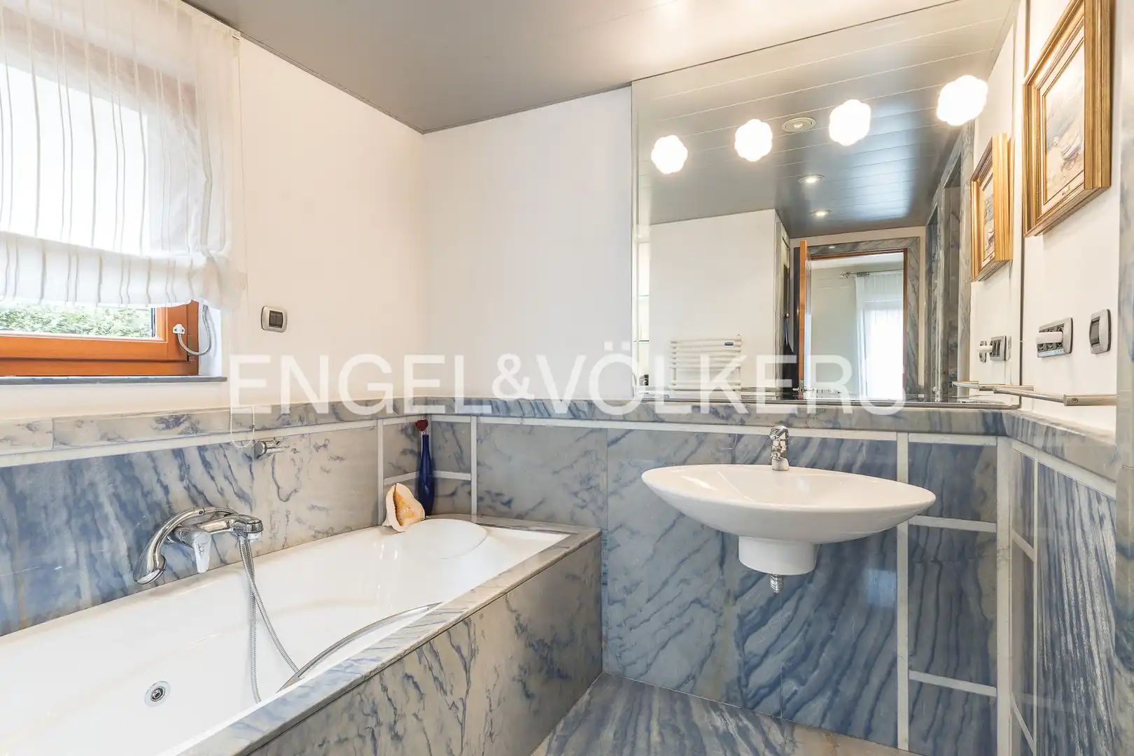 Bathroom of Houses for sale in Esplugues de Llobregat  with Air Conditioner, Heating and Private garden