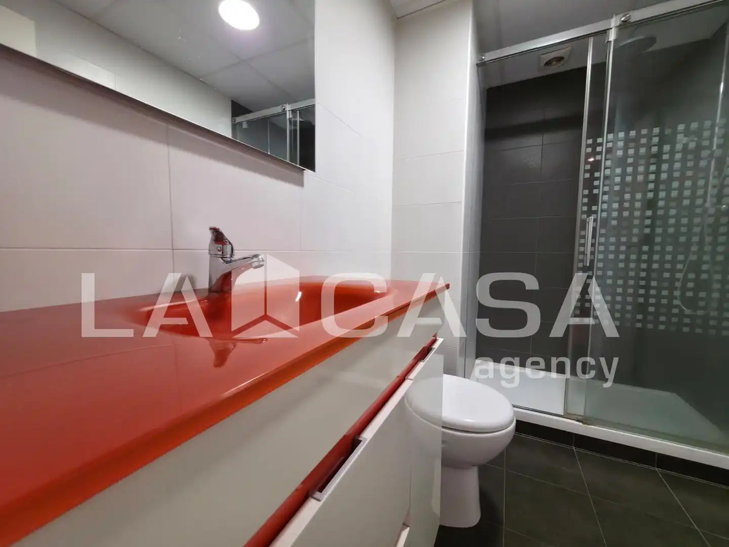 Bany de Pis en venda en Sabadell amb Piscina i Balcó