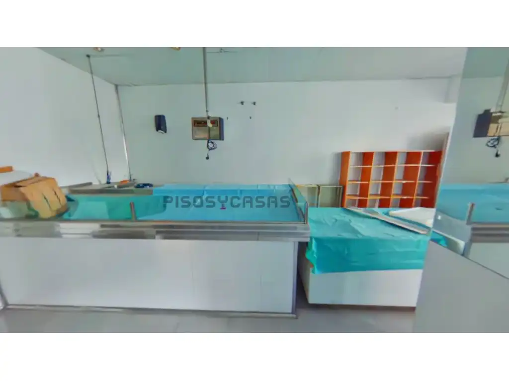 Piscina de Local en venta en Zaragoza con Aire acondicionado