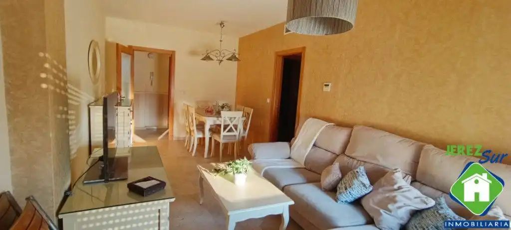Sala d'estar de Pis en venda en Jerez de la Frontera amb Aire condicionat, Terrassa i Piscina comunitària