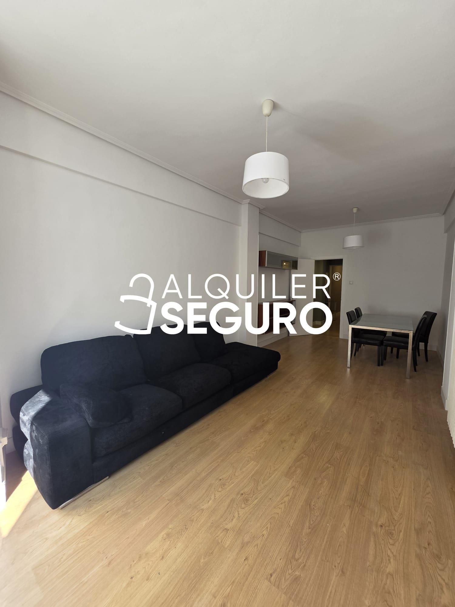 Sala d'estar de Pis de lloguer en  Madrid Capital amb Calefacció i Moblat