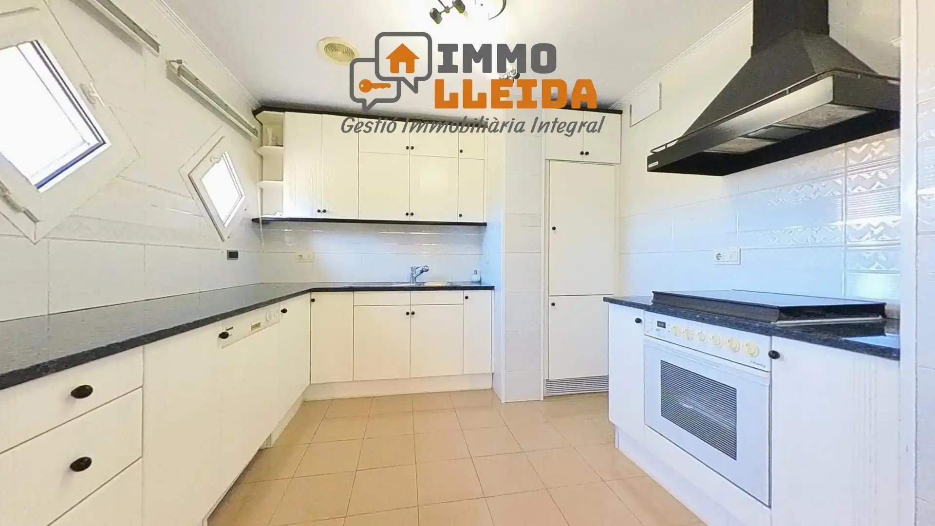 Vista exterior de Casa o xalet en venda en Tàrrega amb Calefacció, Terrassa i Moblat