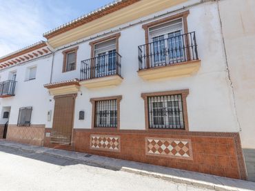 Terraced house with balcony for sale in Calle de Adrian López Iriarte