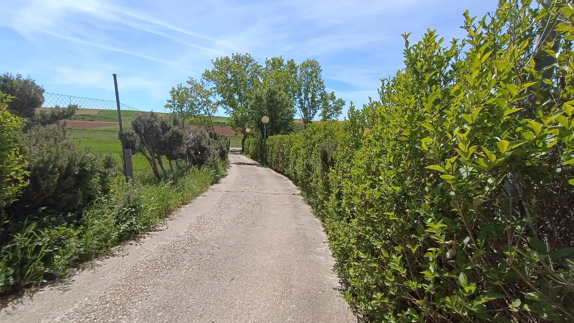 Vista exterior de Casa o xalet en venda en Villares de la Reina amb Calefacció i Moblat