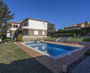 Piscina de Casa adosada en venda en Girona Capital amb Aire condicionat, Calefacció i Jardí privat