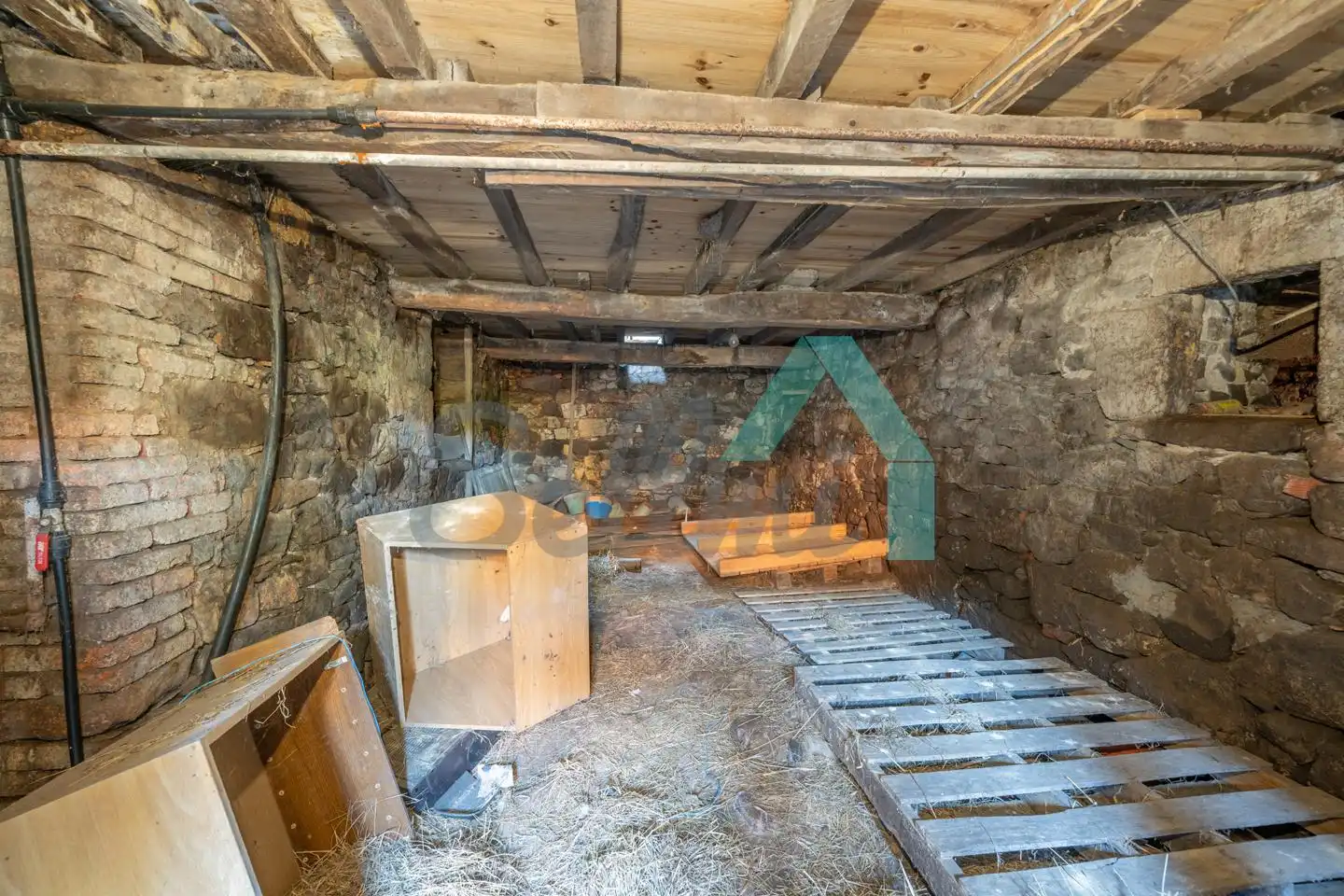 Einfamilien-Reihenhaus zum Verkauf in Belmonte de Miranda mit Parkett