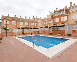Piscina de Casa adosada en venda en Armilla amb Aire condicionat, Calefacció i Terrassa