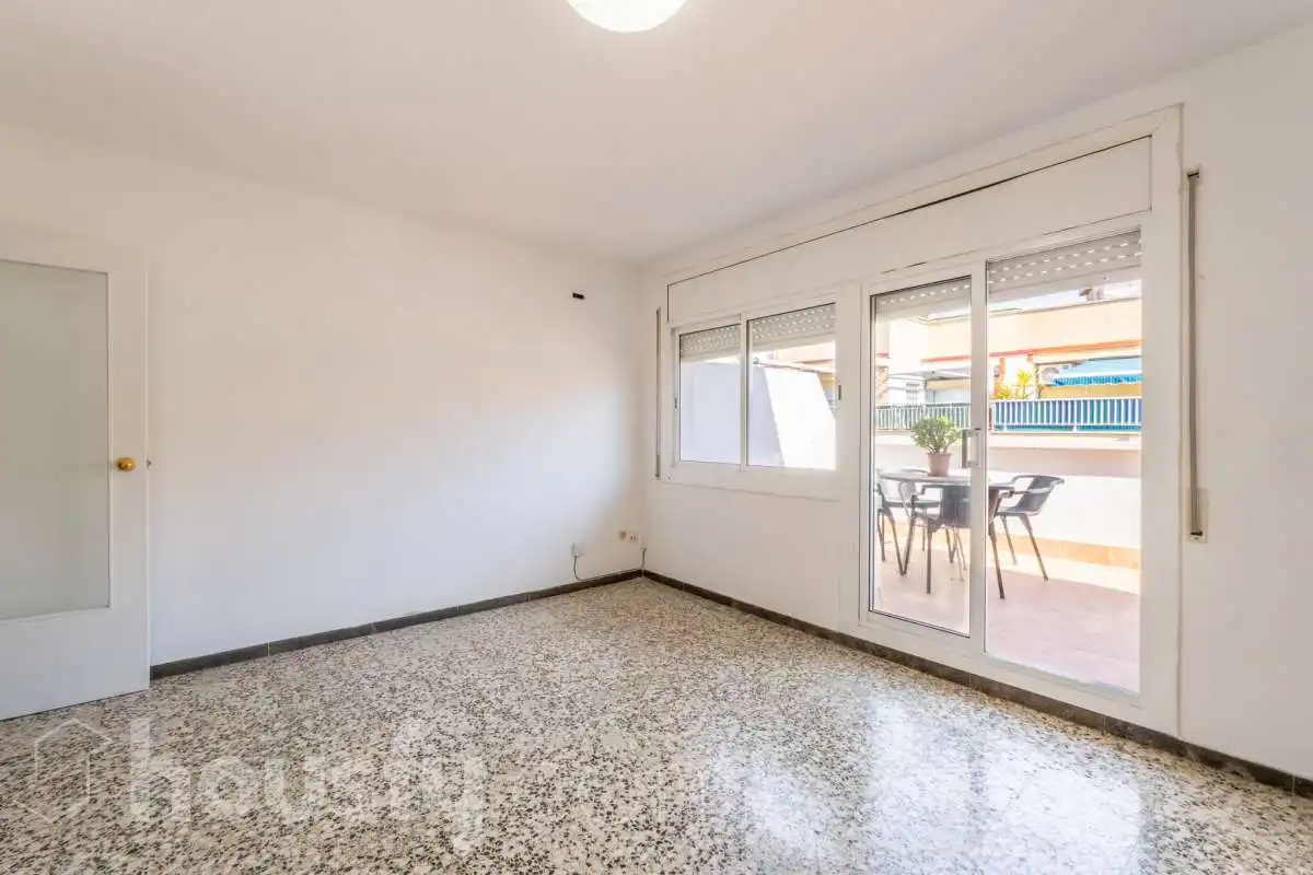Living room of Attic for sale in Vilanova i la Geltrú  with Terrace and Storage room