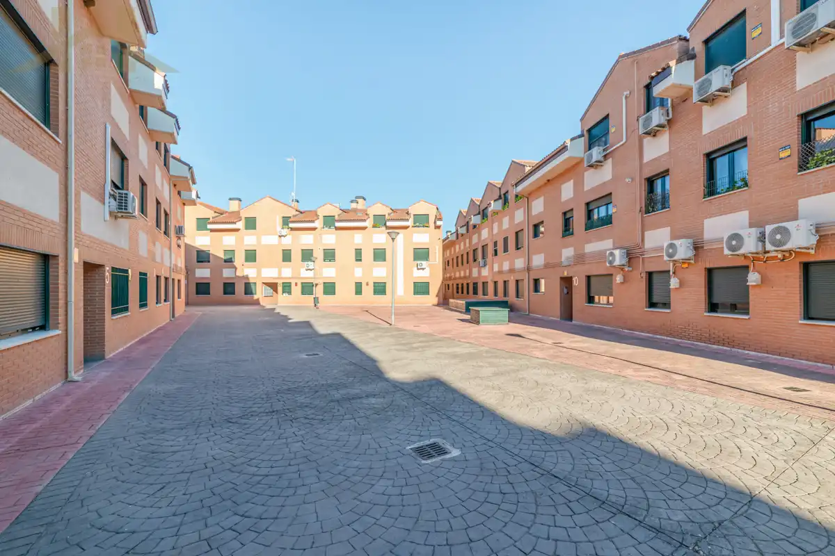 Vista exterior de Pis en venda en Yeles amb Calefacció i Forn