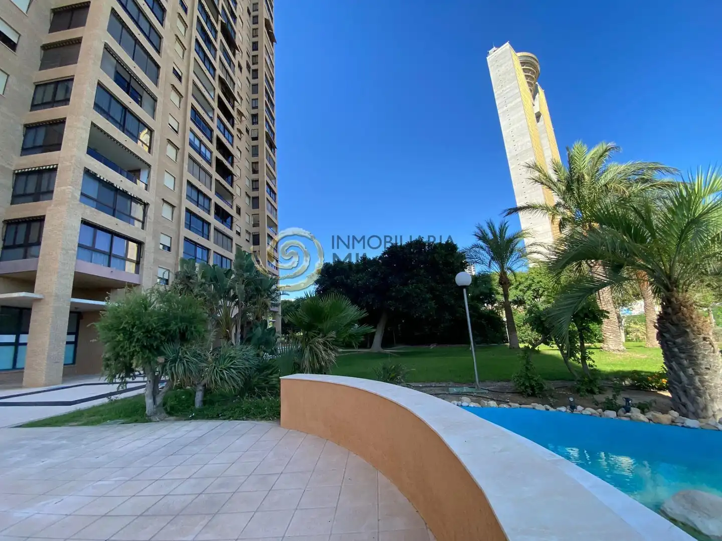 Außenansicht von Wohnung zur Miete in Benidorm mit Klimaanlage, Heizung und Privatgarten