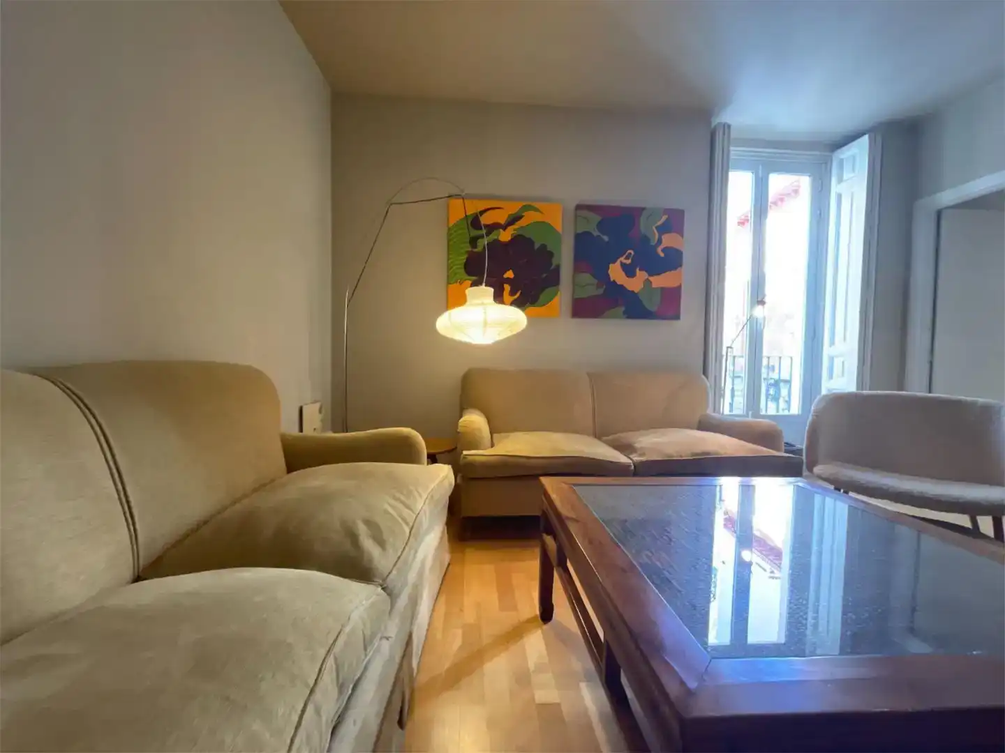 Wohnzimmer von Wohnungen zur Miete in  Madrid Capital mit Klimaanlage und Balkon
