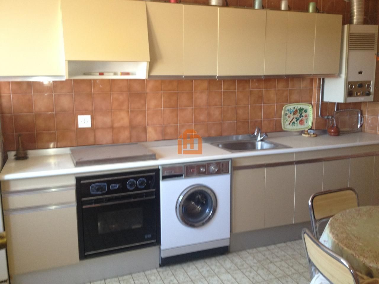 Cuina de Apartament en venda en Hospital de Órbigo amb Calefacció, Terrassa i Moblat