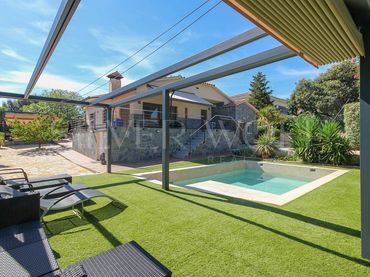 Casa amb piscina en venda a calle Sant Esteve