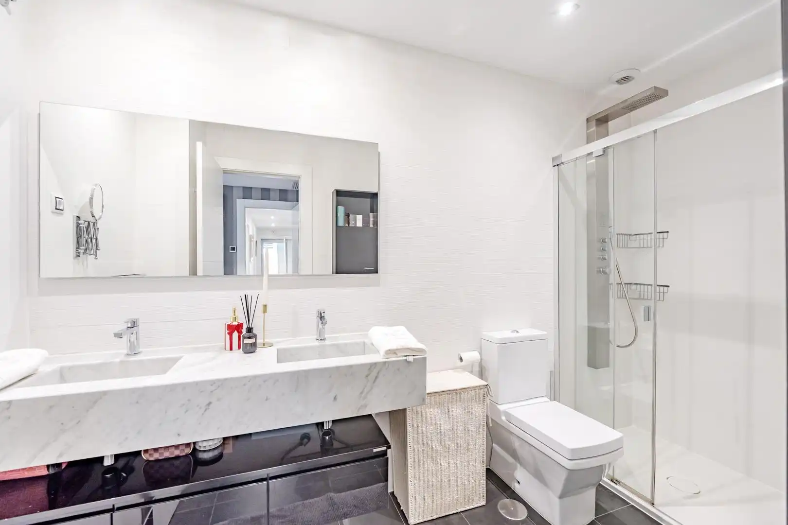 Bathroom of Ground floor for rent in Madrid  with Air Conditioner, Heating and Terrace