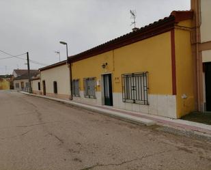 Exterior view of Single-family semi-detached for sale in Sancti-Spíritus (Salamanca)