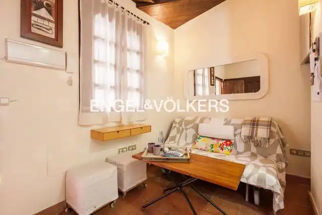 Sala d'estar de Pis de lloguer en Sevilla amb Aire condicionat, Calefacció i Moblat