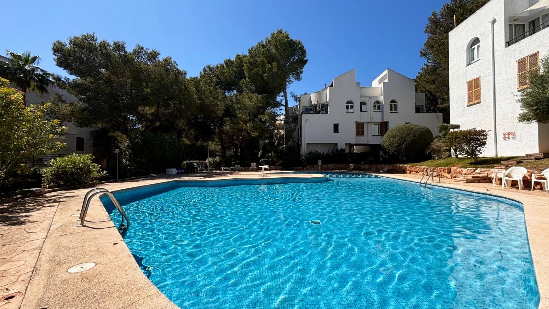 Swimming pool of Single-family semi-detached for sale in Calvià  with Air Conditioner, Parquet flooring and Terrace