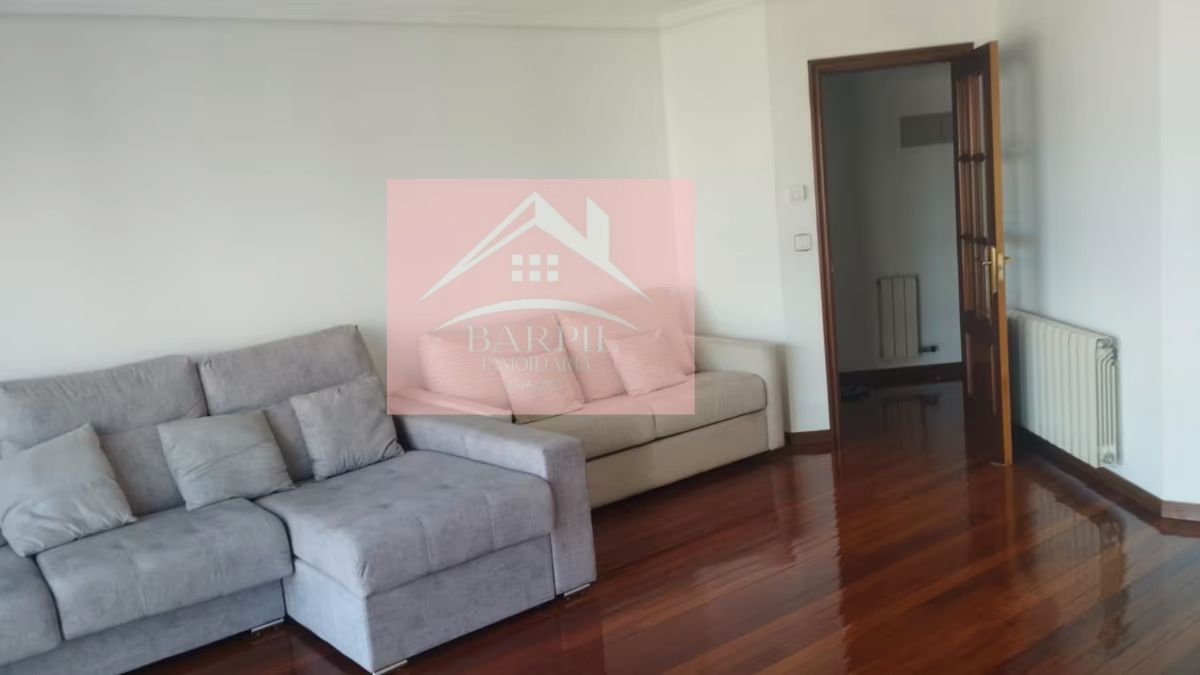 Living room of Flat to rent in Vigo   with Heating, Parquet flooring and Oven