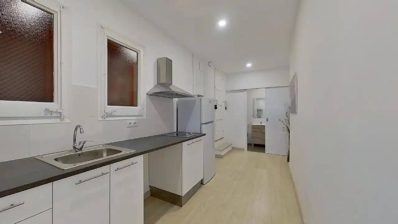 Cuina de Apartament en venda en Barcelona amb Parquet, Terrassa i Balcó