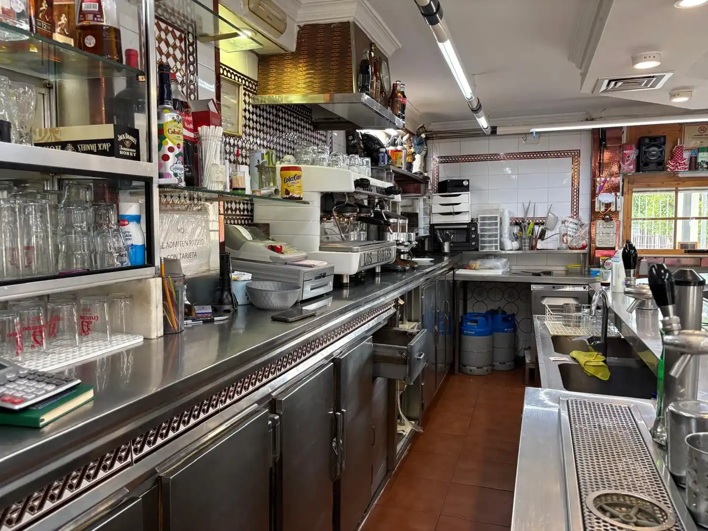Cocina de Local en venta en Sevilla