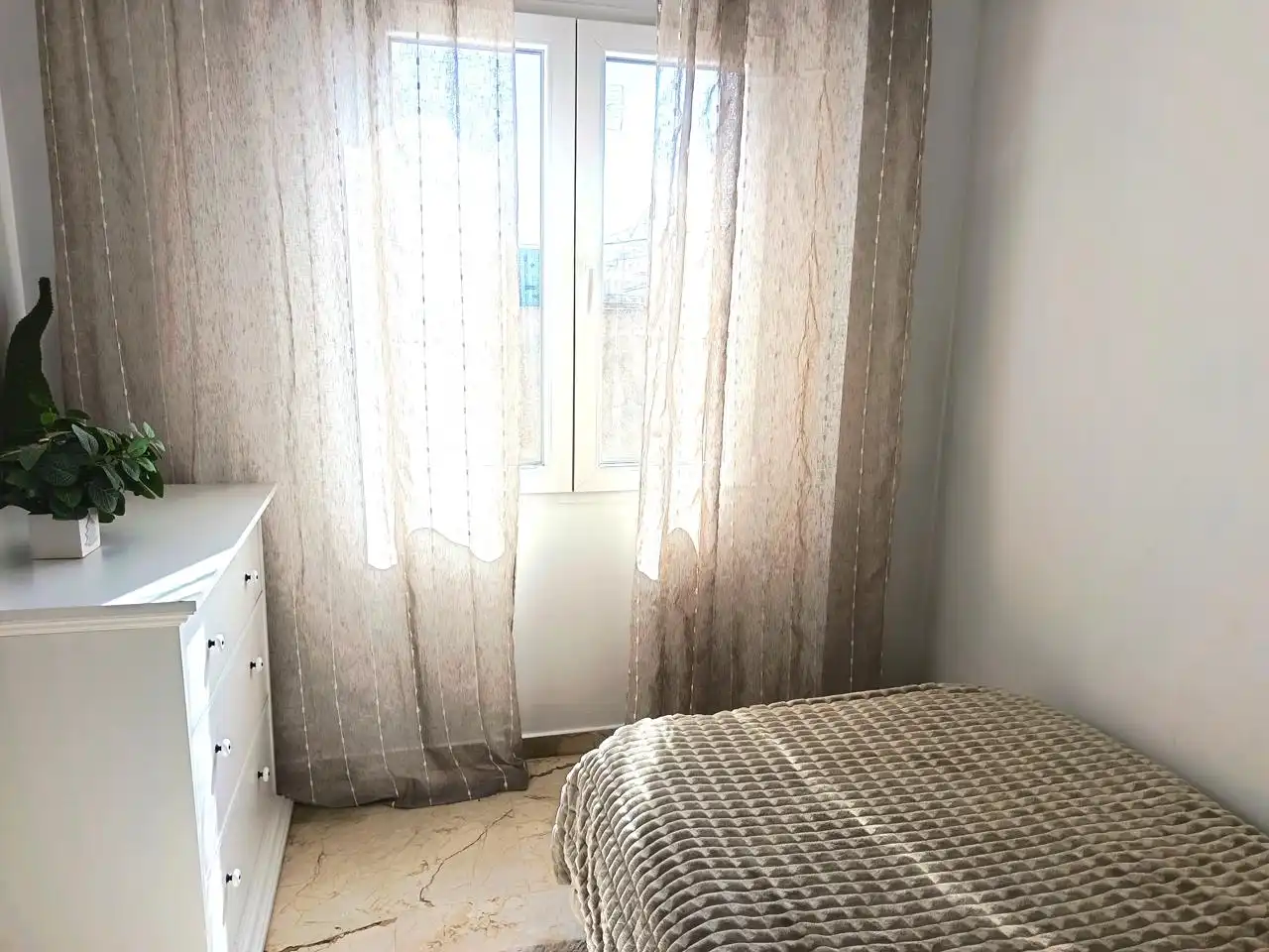 Habitación de Piso en venta en Oliva con Aire acondicionado