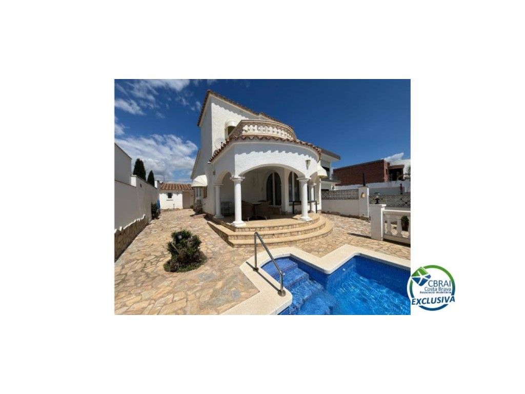 Vista exterior de Casa o xalet en venda en Empuriabrava amb Aire condicionat
