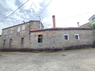 Casa amb balcó en venda a San Cristovo de Cea
