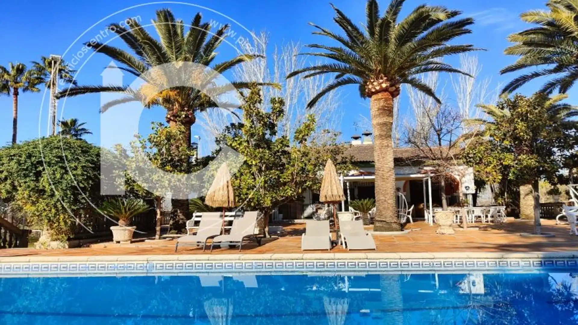 Piscina de Casa o chalet en venta en Vegas del Genil con Aire acondicionado, Calefacción y Jardín privado