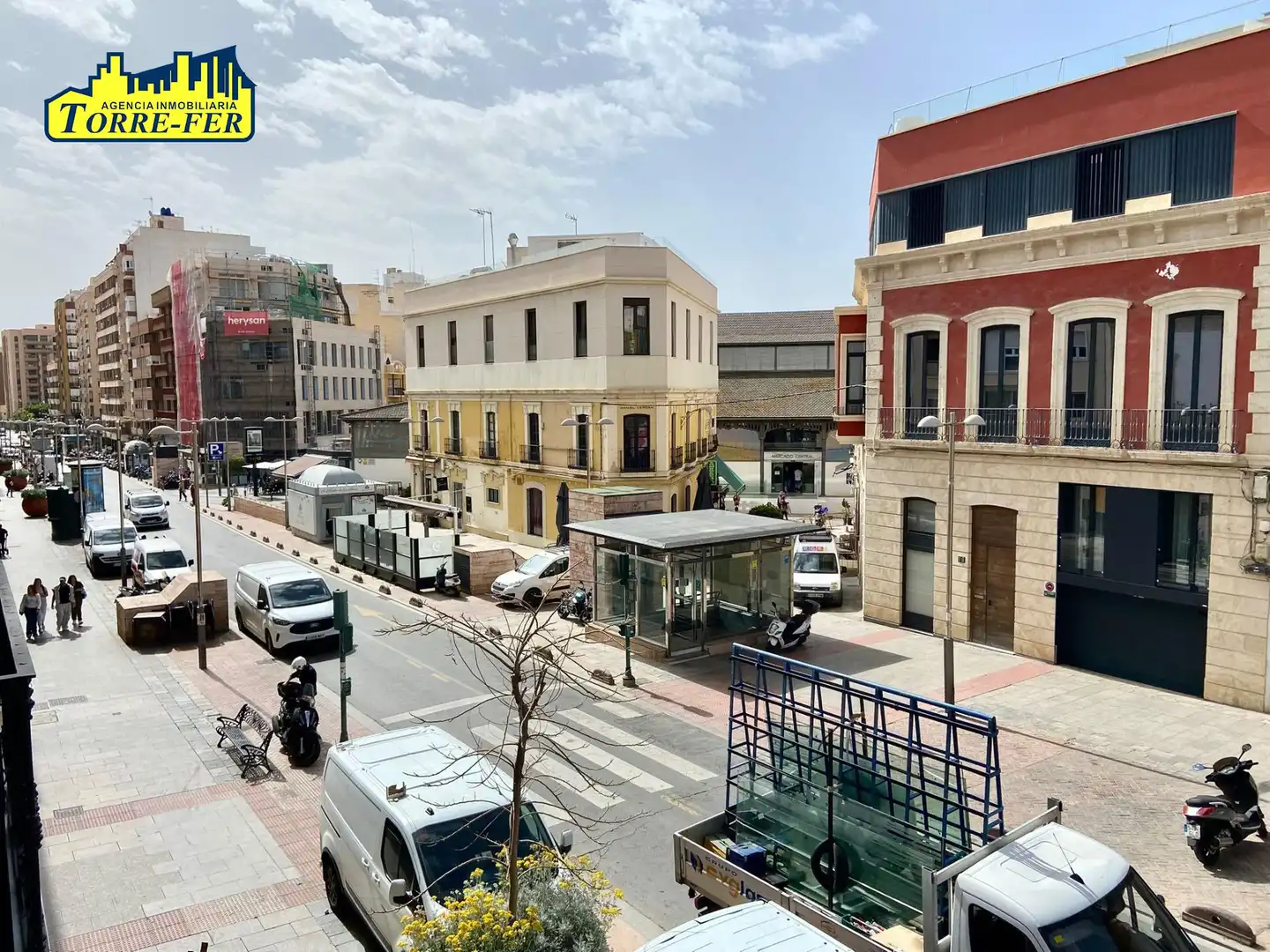 Außenansicht von Büro zur Miete in Almería mit Klimaanlage