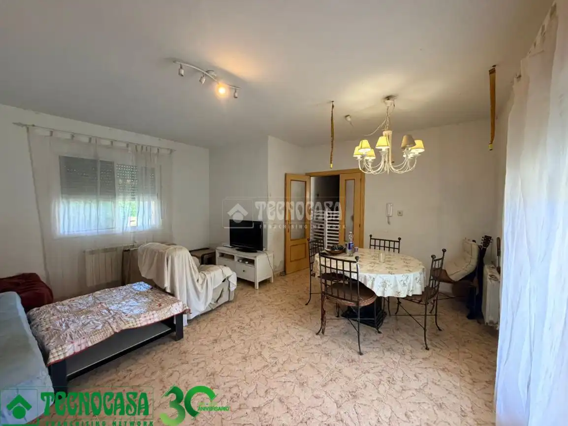 Sala de estar de Casa adosada en venta en Albarreal de Tajo con Aire acondicionado y Jardín privado
