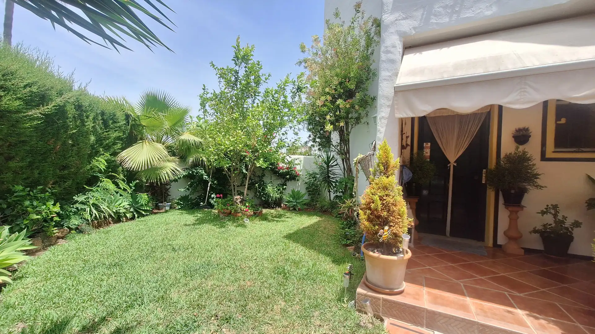 Garden of Detached homes for sale in Estepona  with Air Conditioner, Terrace and Swimming Pool