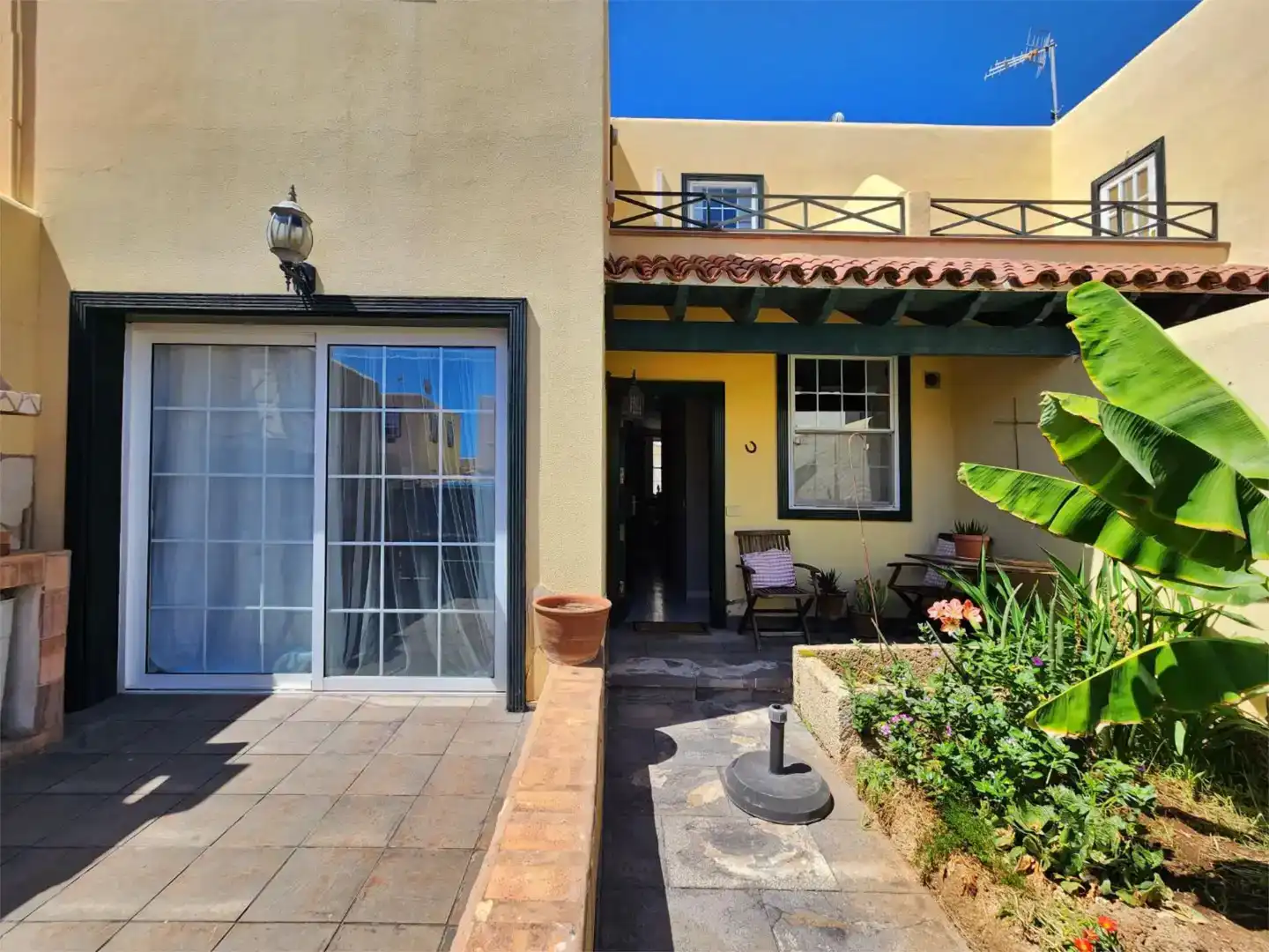 Vista exterior de Piso en venta en Arona con Jardín privado, Trastero y Amueblado