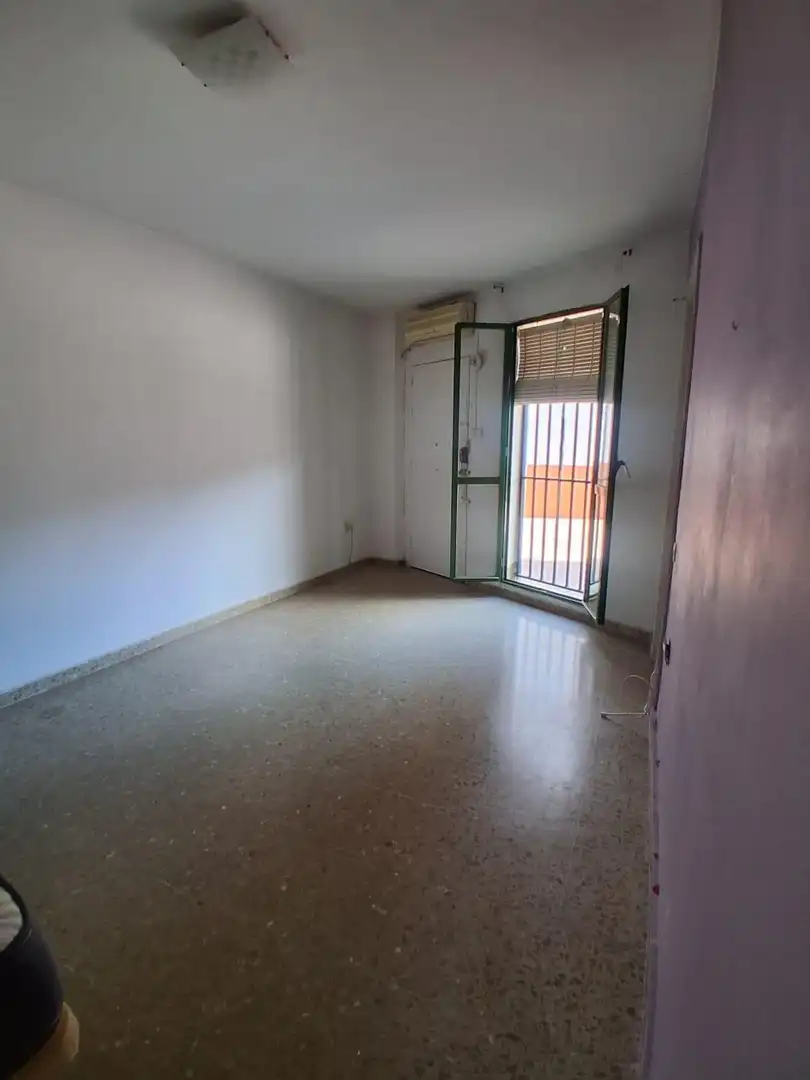 Appartamento con ascensore in vendita a Coria del Río, imagen 3