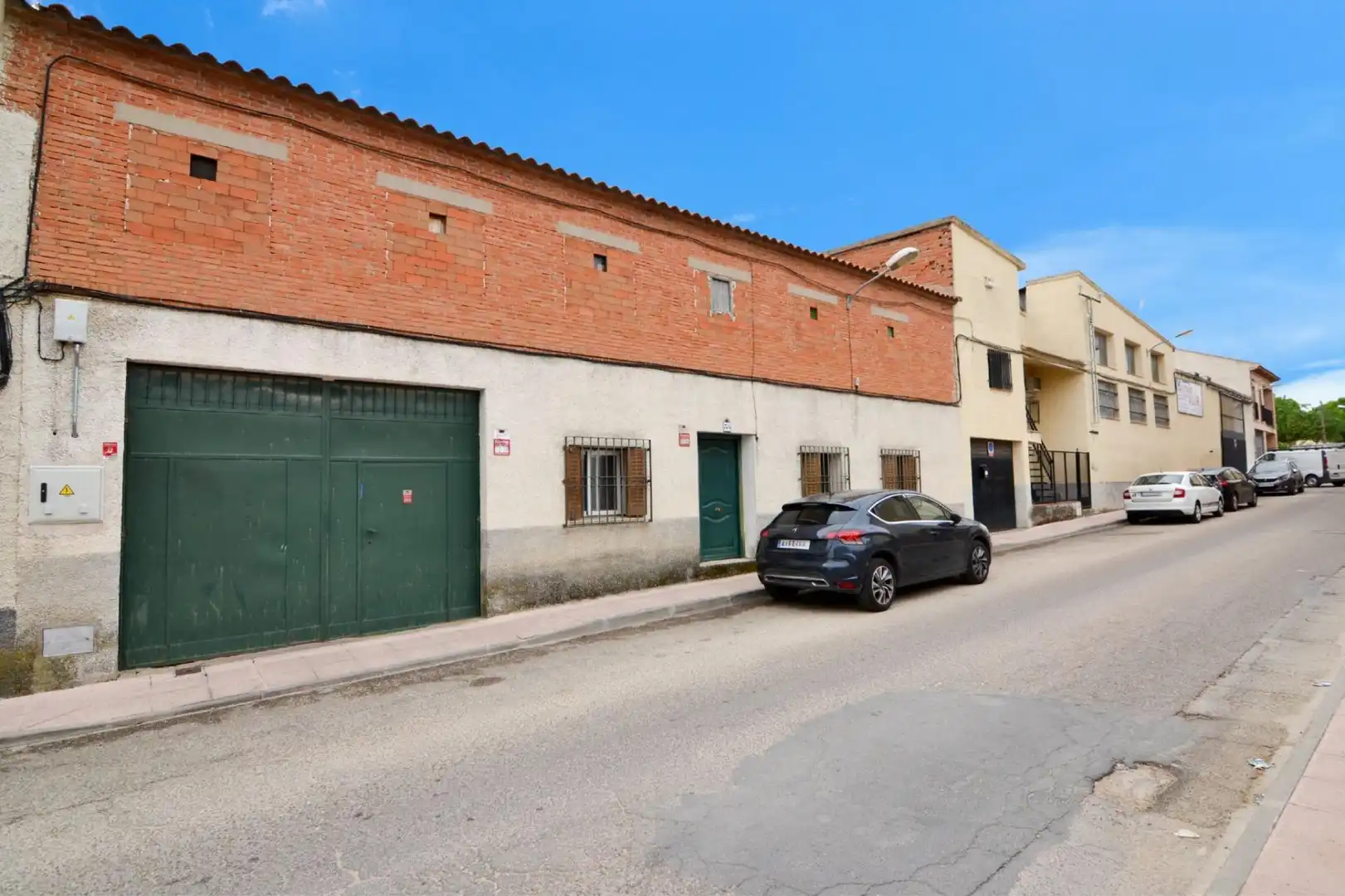 Casa con jardín en venta en Camarena, imagen 2