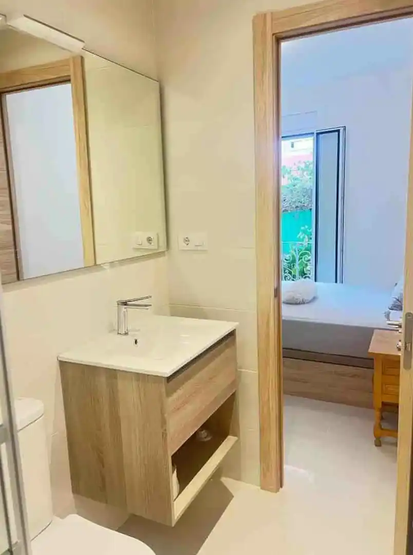Baño de Piso para compartir en Barcelona con Amueblado y Lavadora