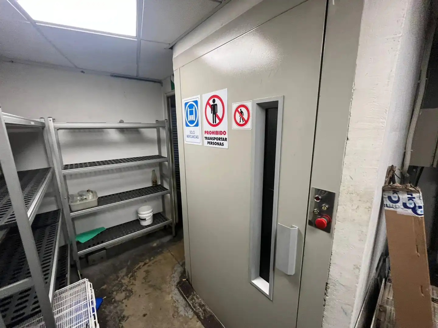 Baño de Local en traspaso en Sevilla con Amueblado
