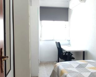 Bedroom of Flat to rent in  Sevilla Capital