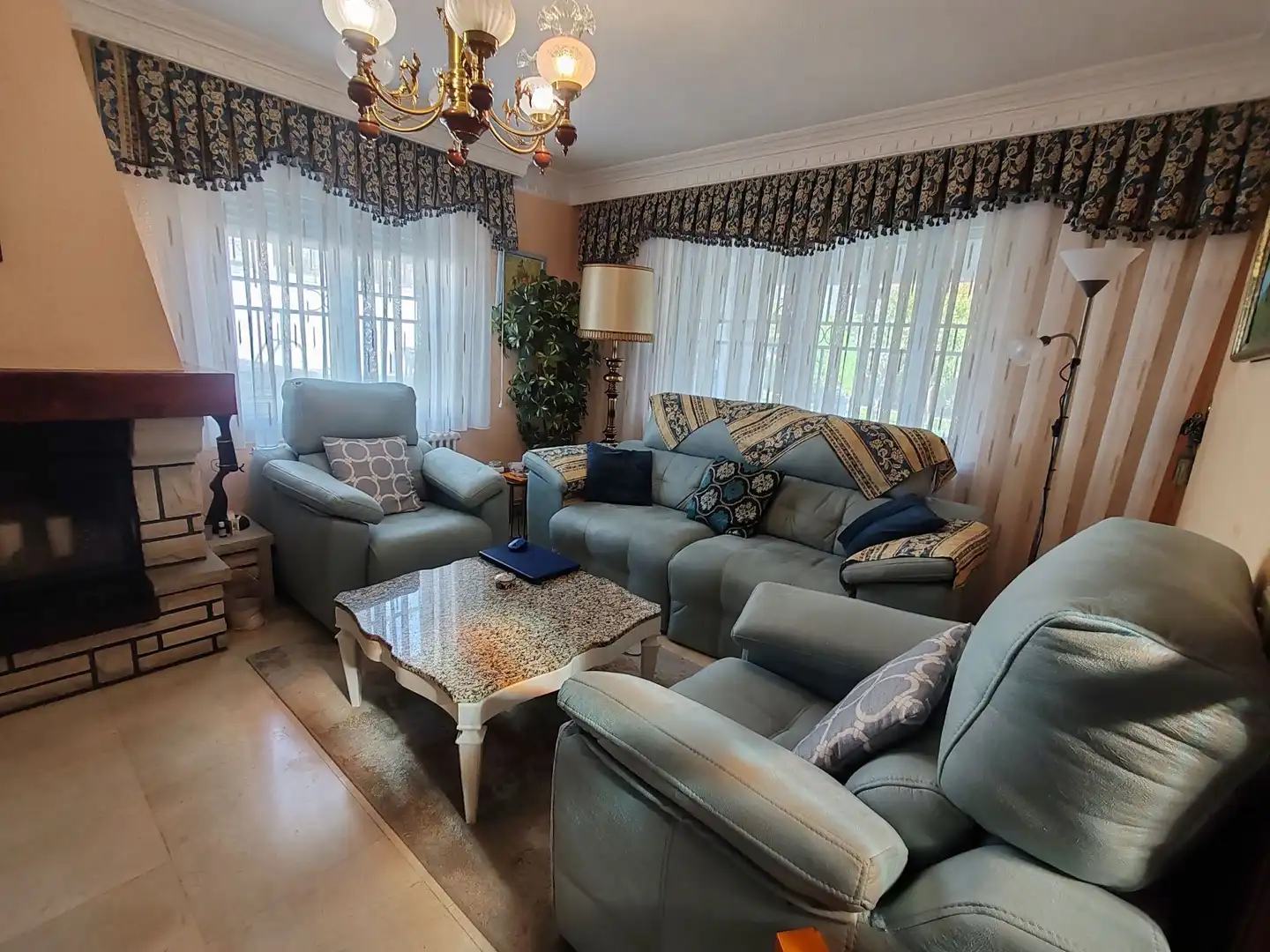 Sala de estar de Casa o chalet en venta en Santa Marta de Tormes con Calefacción