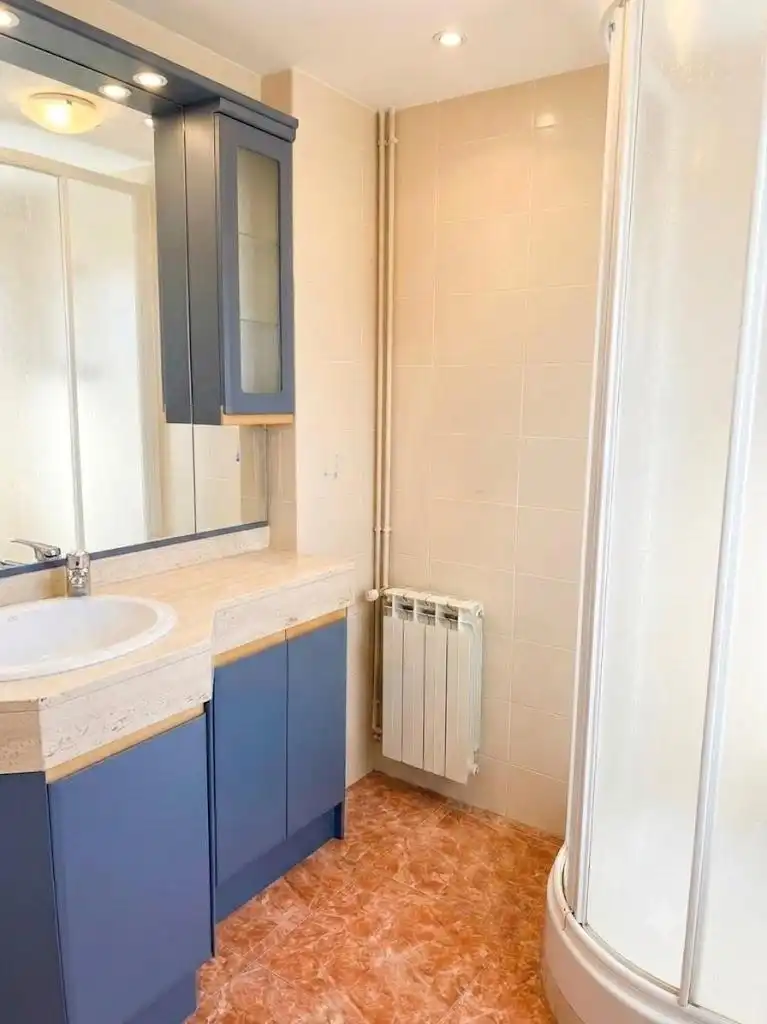 Bathroom of Flat for sale in L'Hospitalet de Llobregat  with Heating, Terrace and Storage room