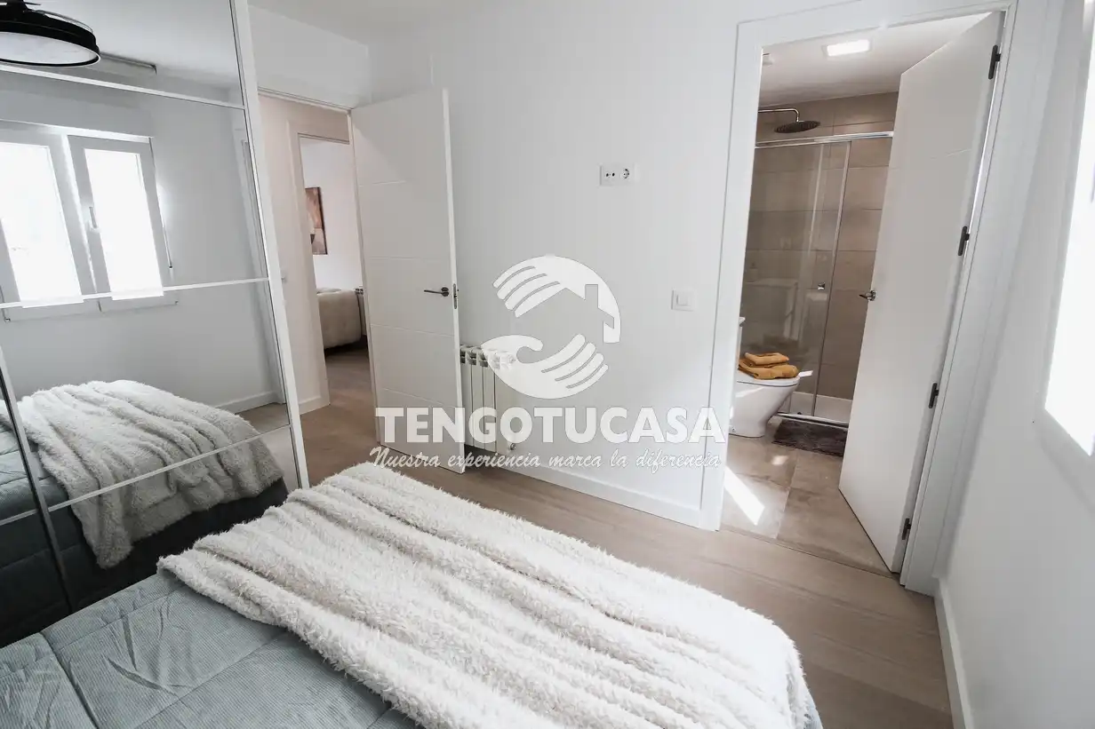 Bedroom of Flat for sale in Madrid  with Air Conditioner, Heating and Furnished
