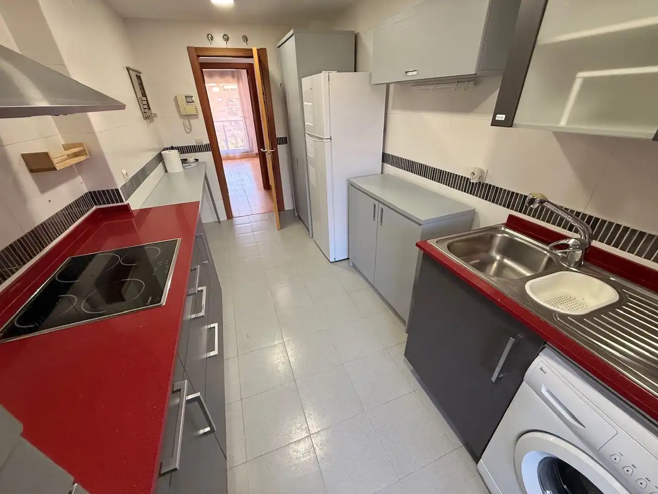 Cuina de Àtic de lloguer en Yebes amb Aire condicionat, Terrassa i Traster