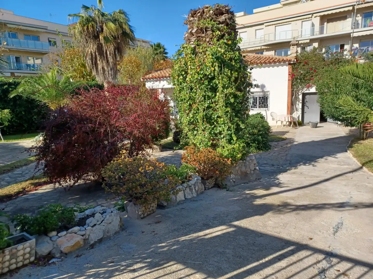 Vista exterior de Casa o xalet en venda en Cubelles amb Jardí privat