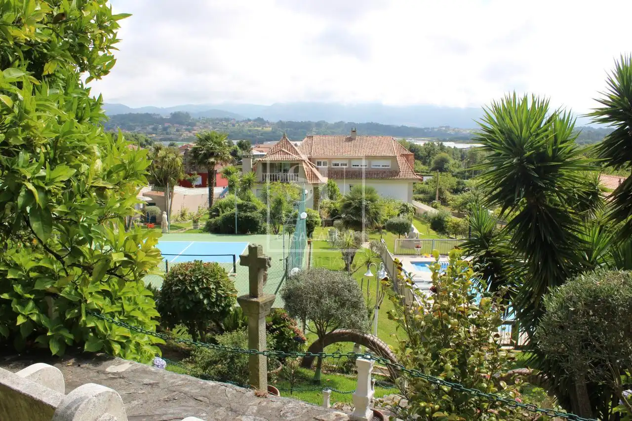 Jardín de Casa o chalet en venta en Nigrán con Calefacción, Jardín privado y Terraza